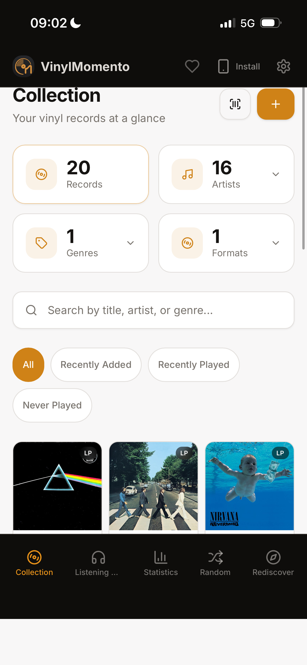 The VinylMomento collection dashboard showing records, artists, genres and formats, with a search field and filters.